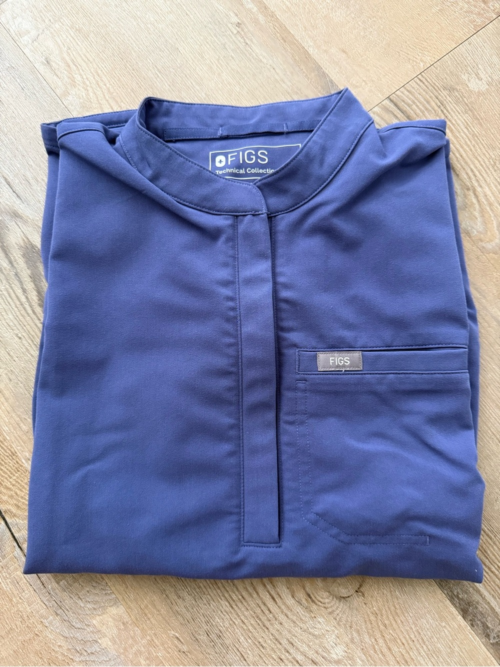 FIGS RARE / RETIRED montex scrub top in WAYFERER purple size small